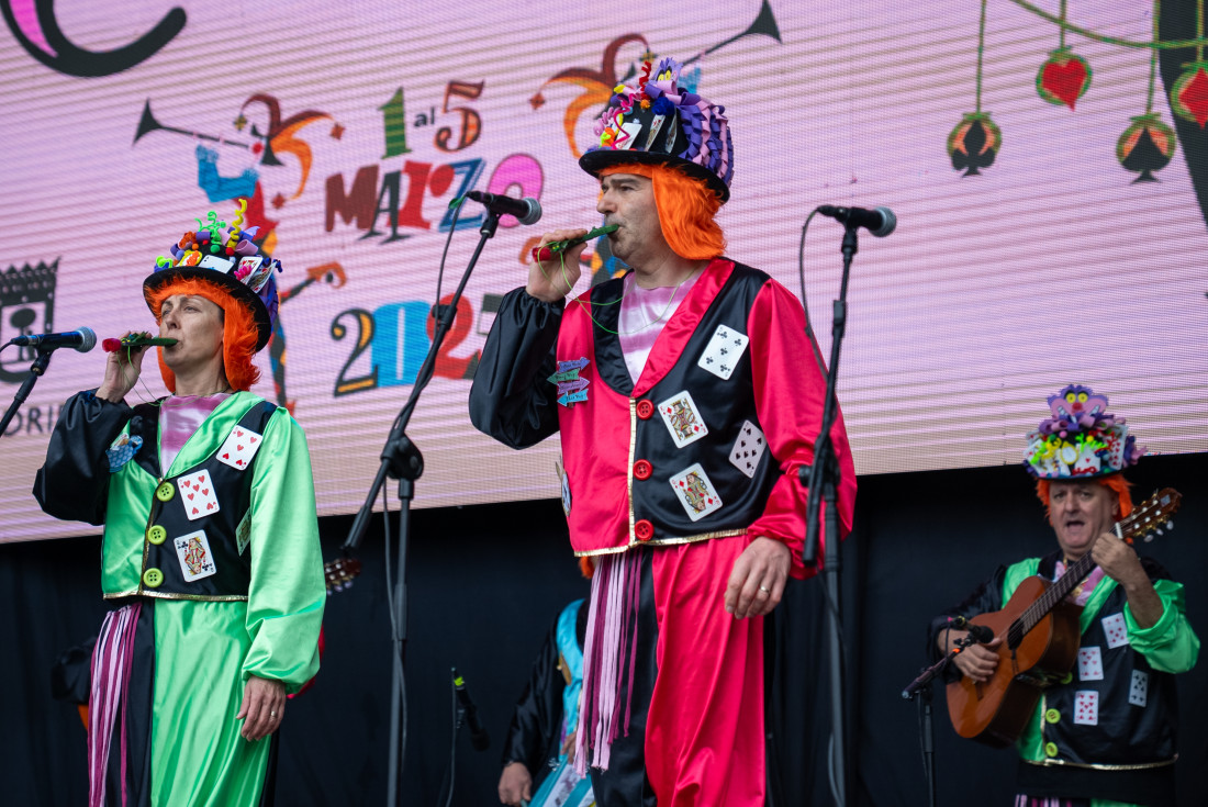 Manteo de pelele y encuentro de murgas y chirigotas