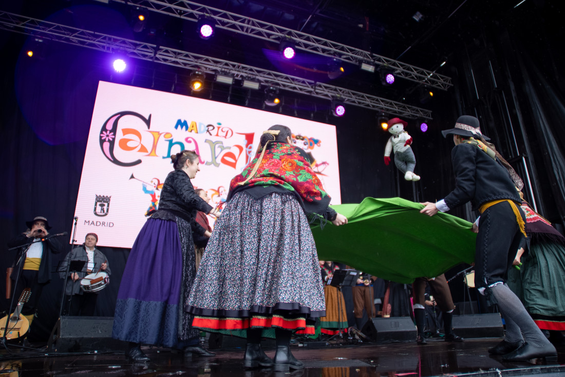 Manteo de pelele y encuentro de murgas y chirigotas