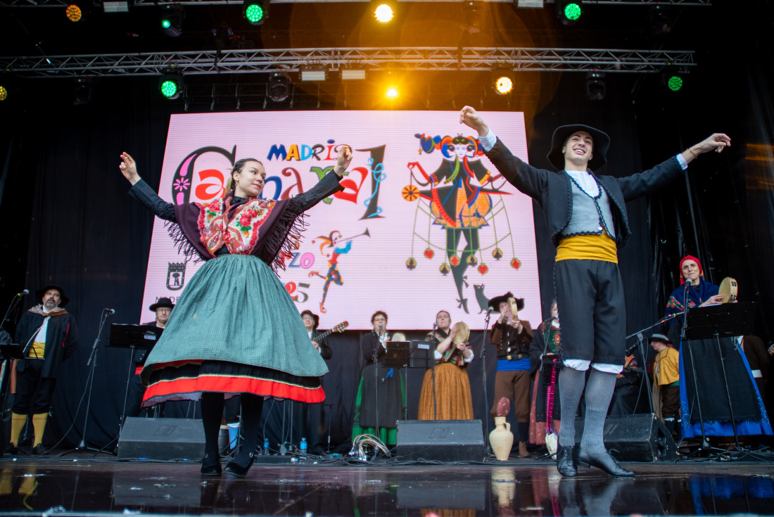 Manteo de pelele y encuentro de murgas y chirigotas